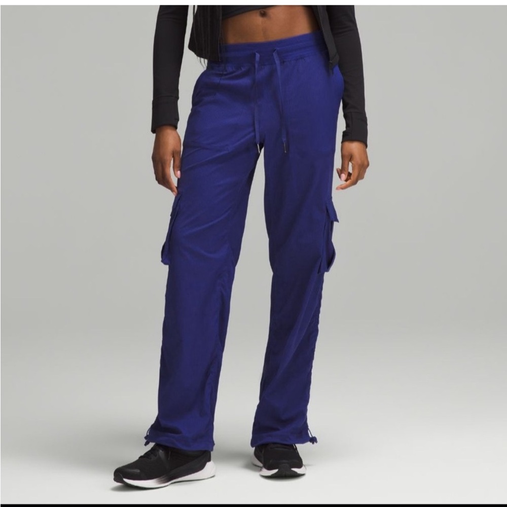 Lululemon size XS Dance studio relaxed fit mid-rise cargo pant